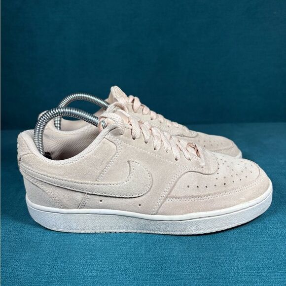 Size 7.5 - Women’s Nike Court Visión Low - Picture 3 of 9